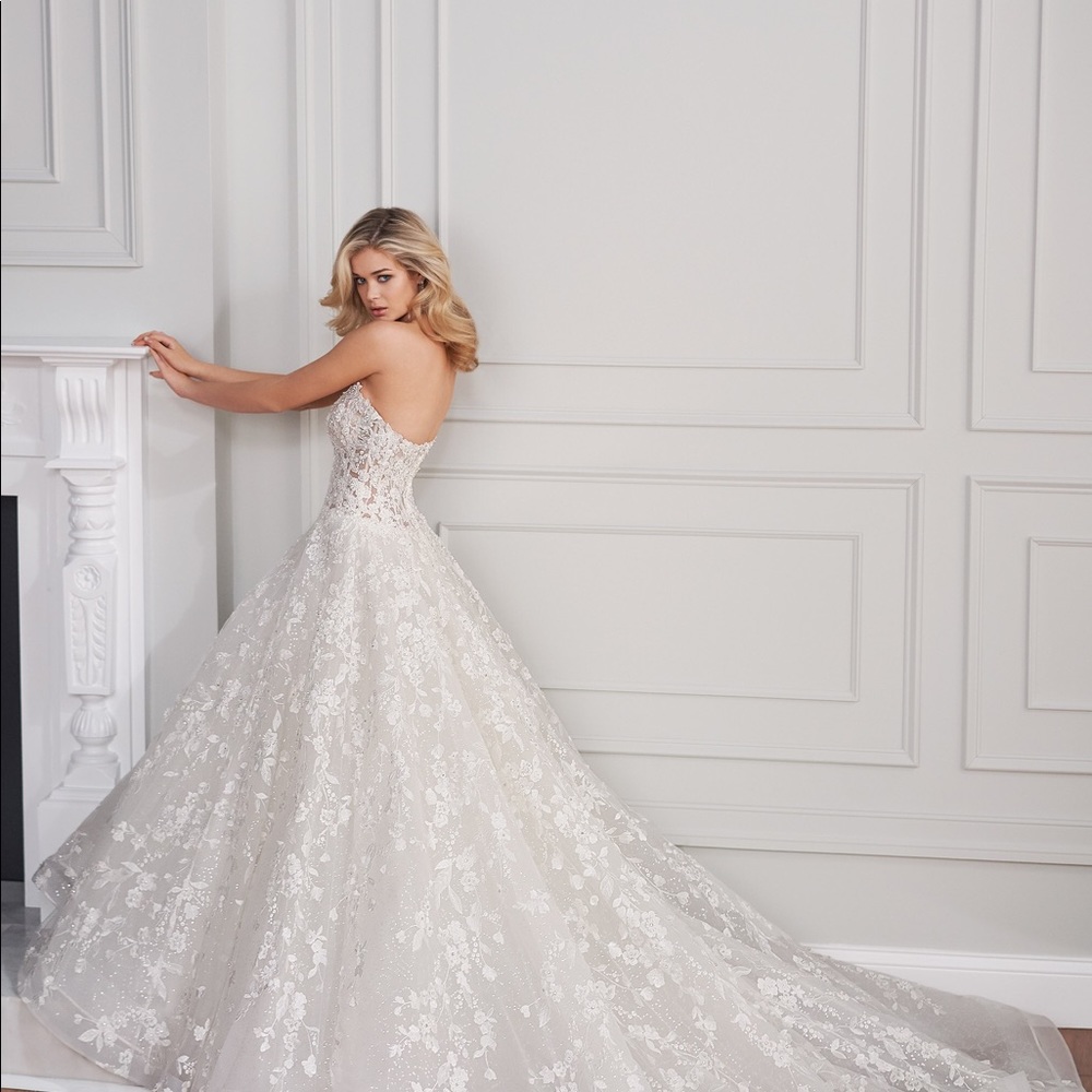 COPY - Martin Thornburg wedding dress size 16 fits size12 LUXE collection embel…